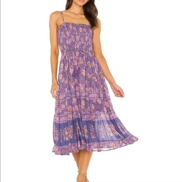 Gorgeous Spell midi dress in a vibrant floral lilac color - Picture 5 of 9